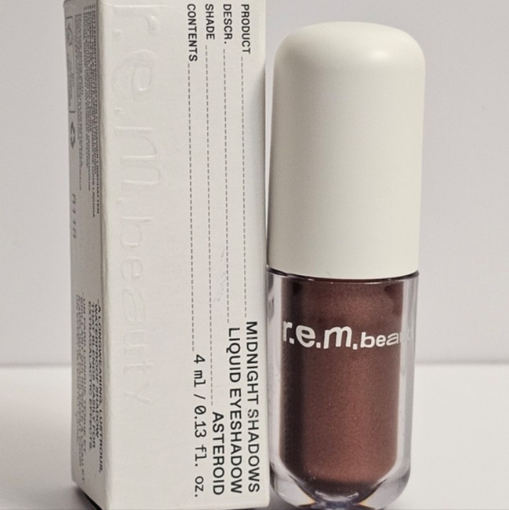 r.e.m. beauty Liquid Eyeshadow